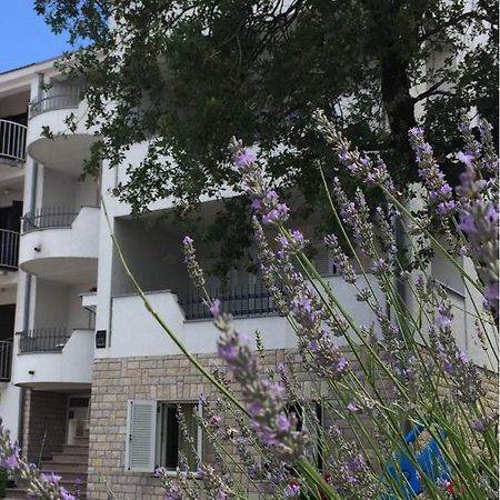 Apartmani Ana Malinska Zewnętrze zdjęcie