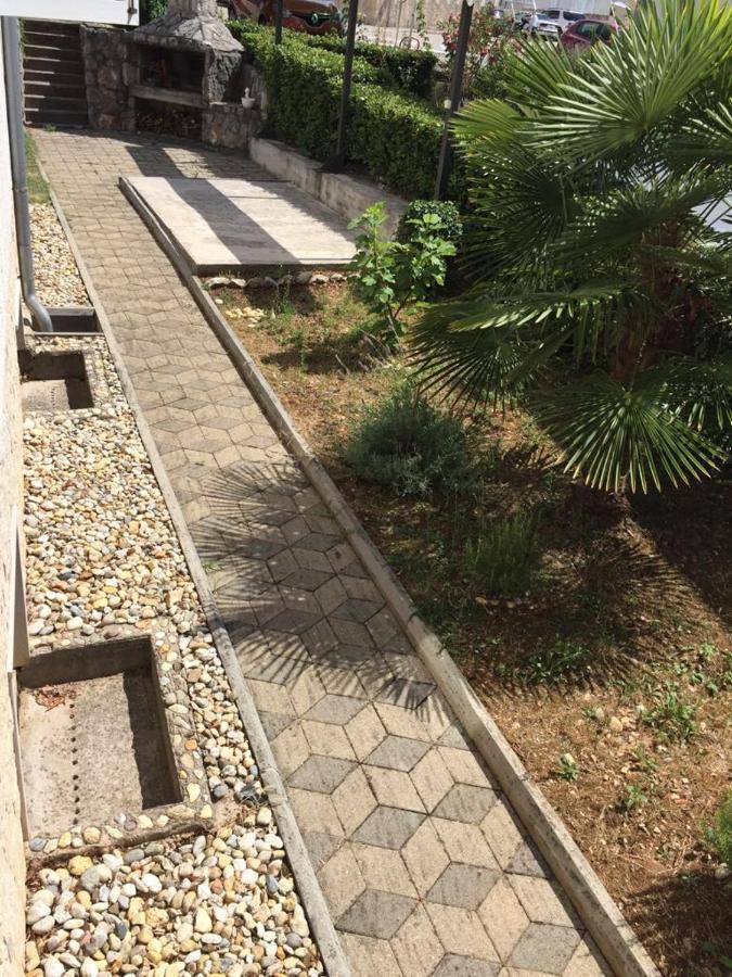 Apartmani Ana Malinska Zewnętrze zdjęcie