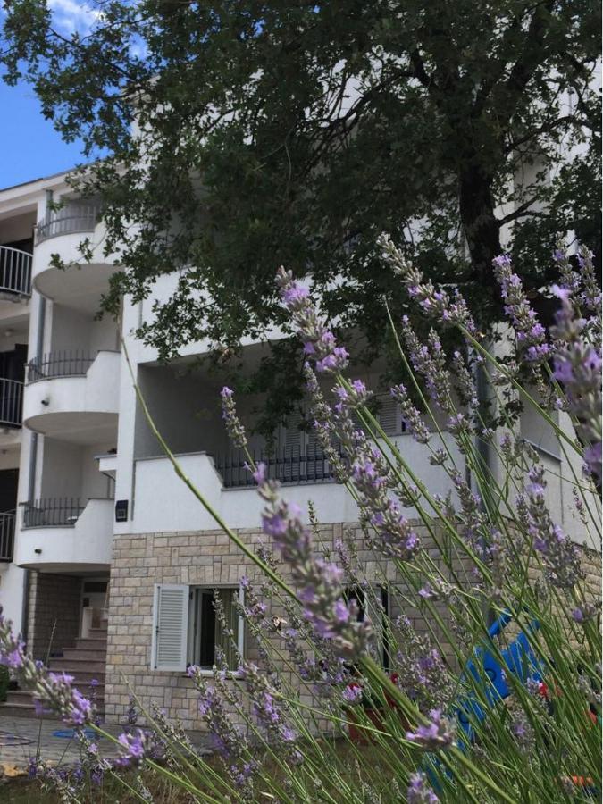 Apartmani Ana Malinska Zewnętrze zdjęcie