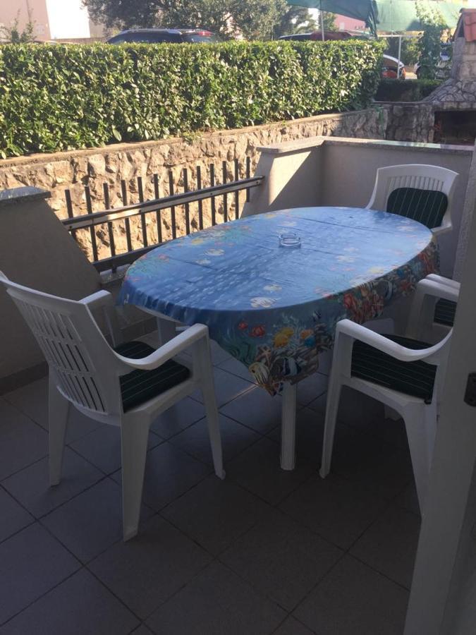 Apartmani Ana Malinska Zewnętrze zdjęcie