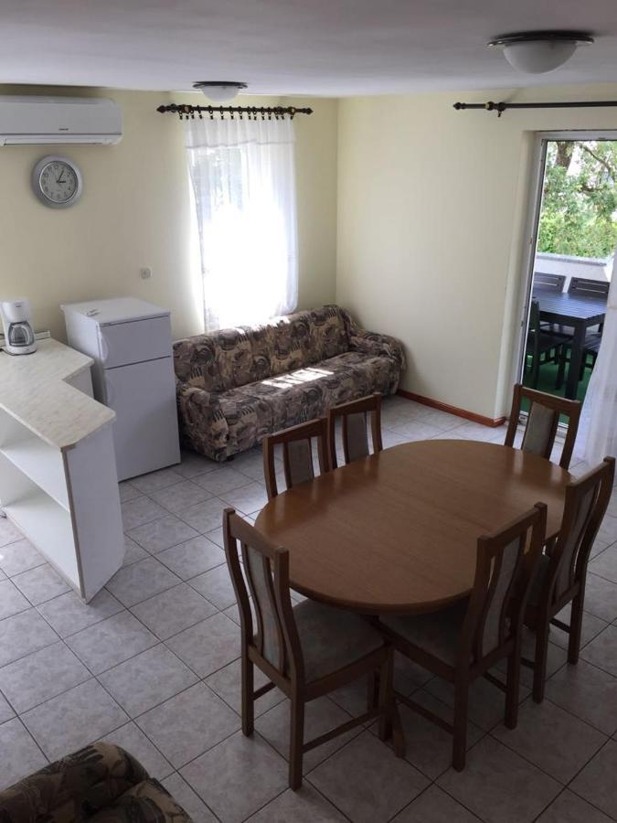 Apartmani Ana Malinska Zewnętrze zdjęcie