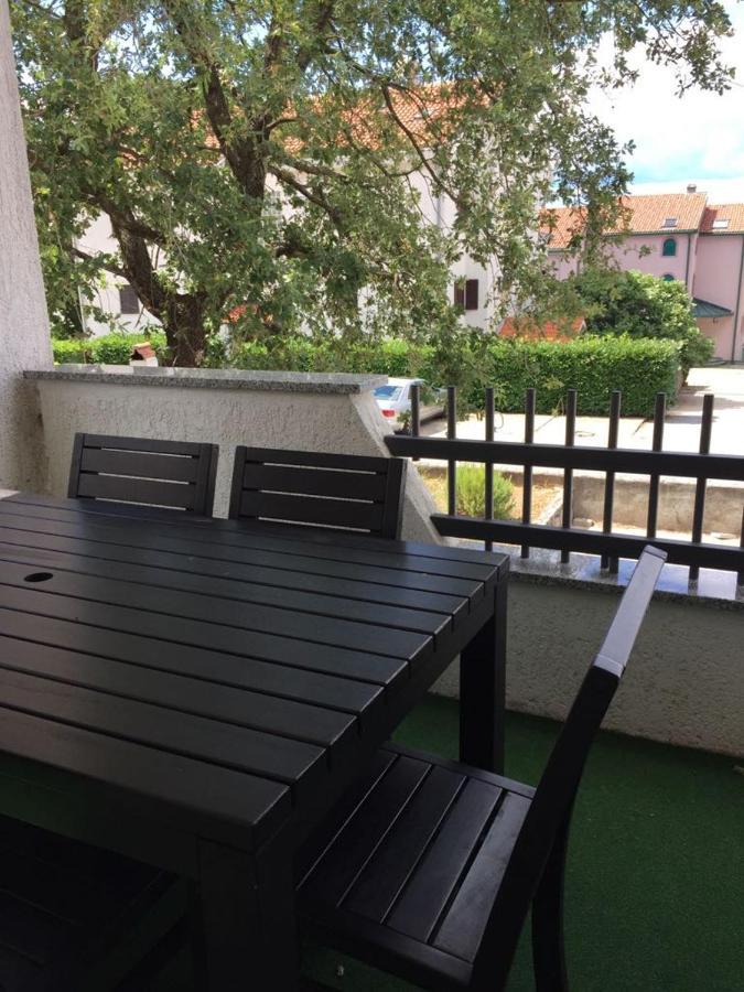 Apartmani Ana Malinska Zewnętrze zdjęcie