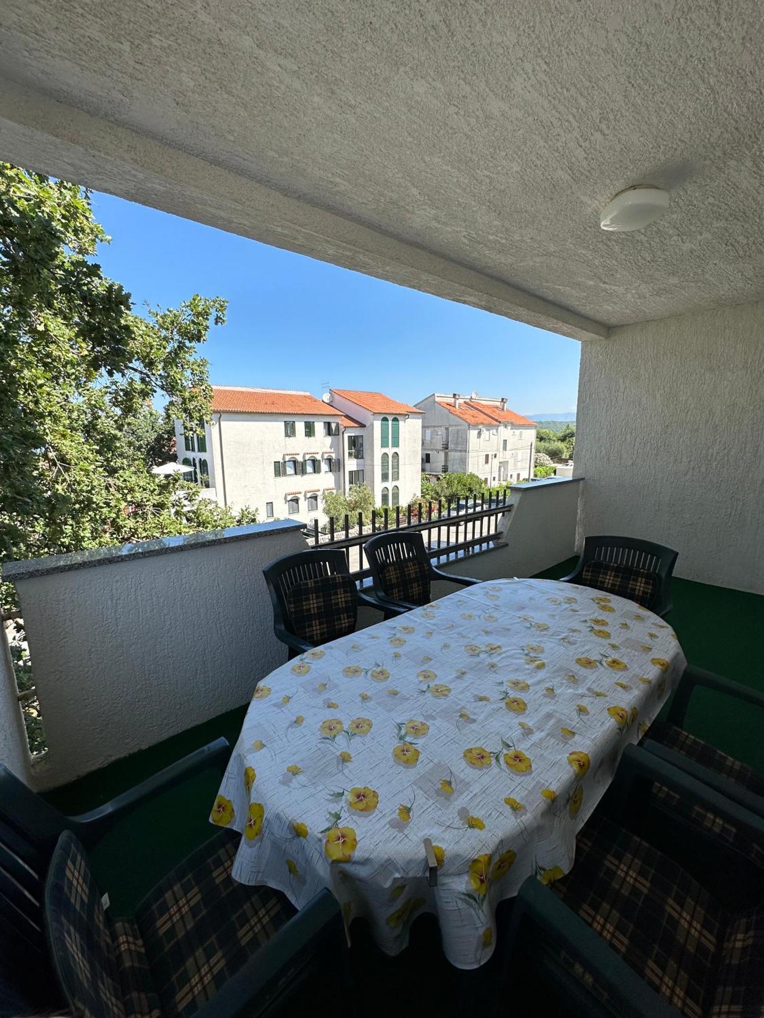 Apartmani Ana Malinska Zewnętrze zdjęcie